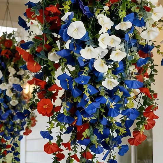 Patriotisk Hængende Kurv, Røde Hvide Blå Kunstige Blomster til Amerikas 250-års Jubilæum, UV-bestandig mod Fading til Udendørs Indendørs Dekoration