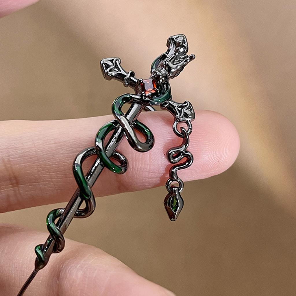 Sophisticated Green Snake Wrap Earrings Eye Catching Crosses Ear Cuff Adornment Fashion Jewelry for Fashion Individuals