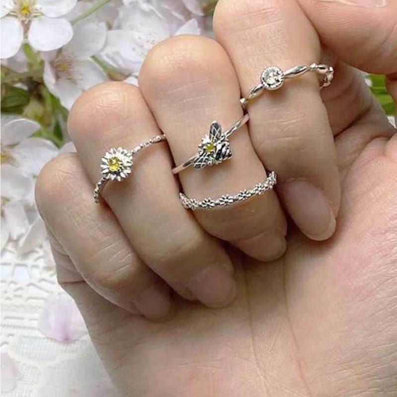 Ollia Natural Rough Diamond Daisy Bud Silver Ring