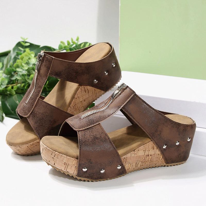 Summer new thick bottom slope heel fish mouth front zipper large size women's rivets open toe slippers women