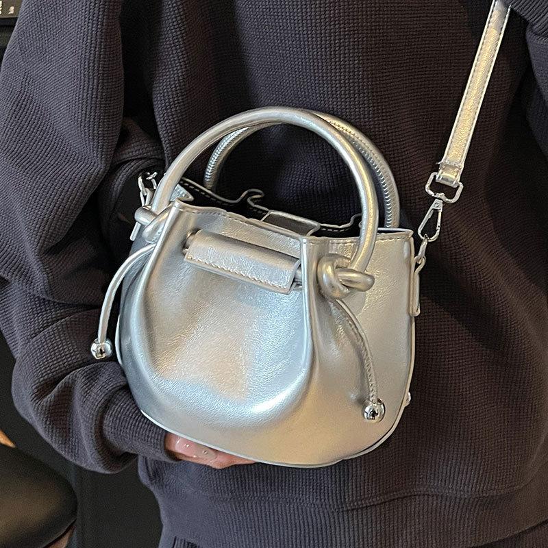 Popular Hot-selling Korean Version of Simple Pleated Small Fresh Portable Bucket Bag Oil Wax Leather Texture Commuter Messenger Women's Bag