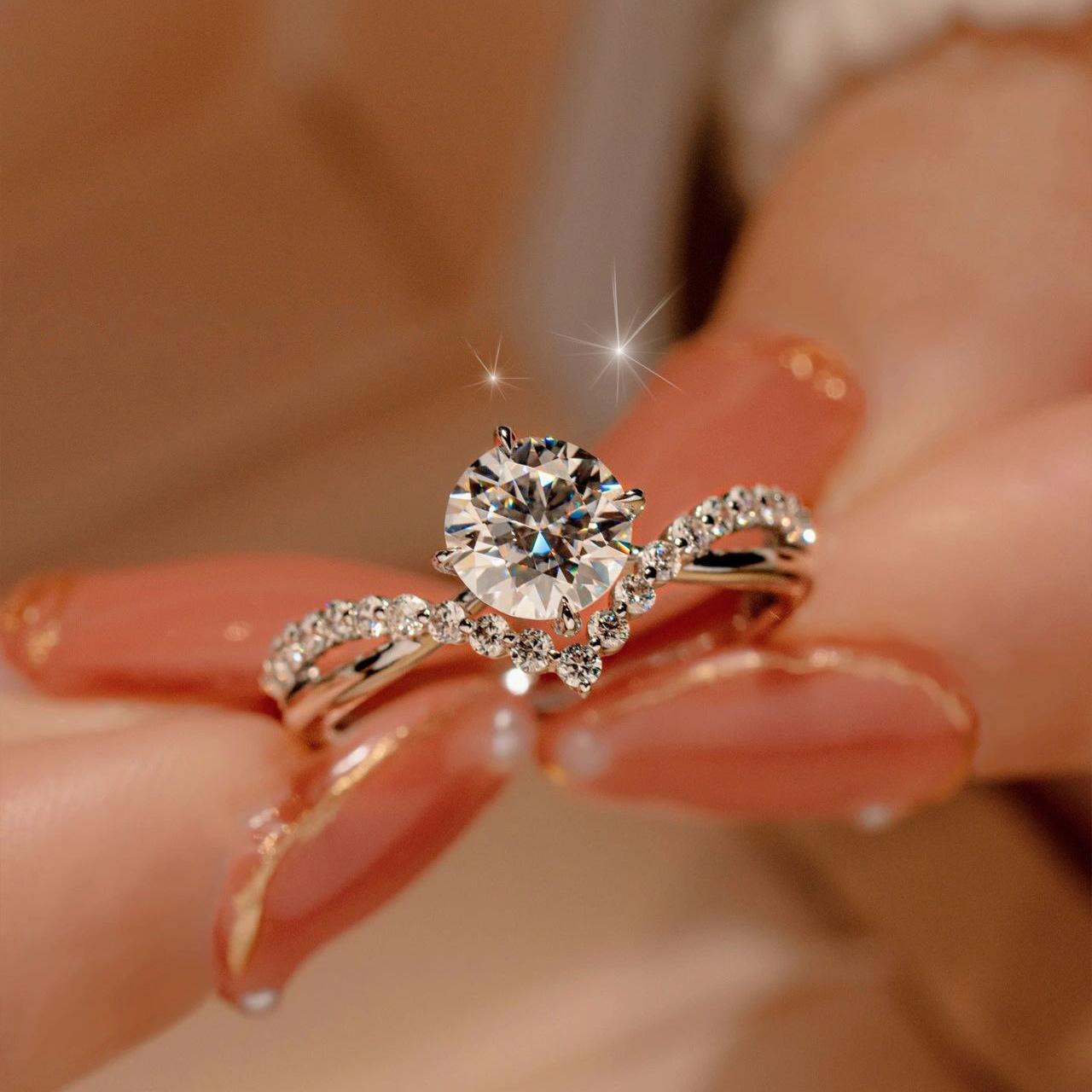 

1 Carat Coronation Crown Ring For Love Women S High-Value Imitation Mozzarella Diamond Cross V-Shaped Ring opening adjustable