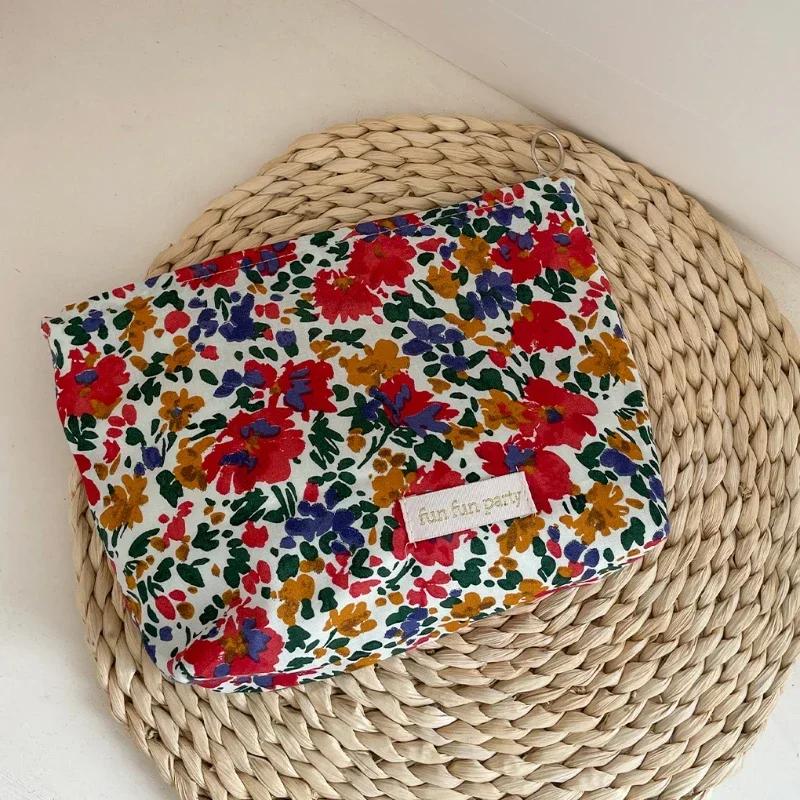 Cosmetic Toiletries Storage Bag Lipstick Bag Travel Fashion Women Ins Vintage Floral Clutch Zipper Makeup Bag Organizer Pouch