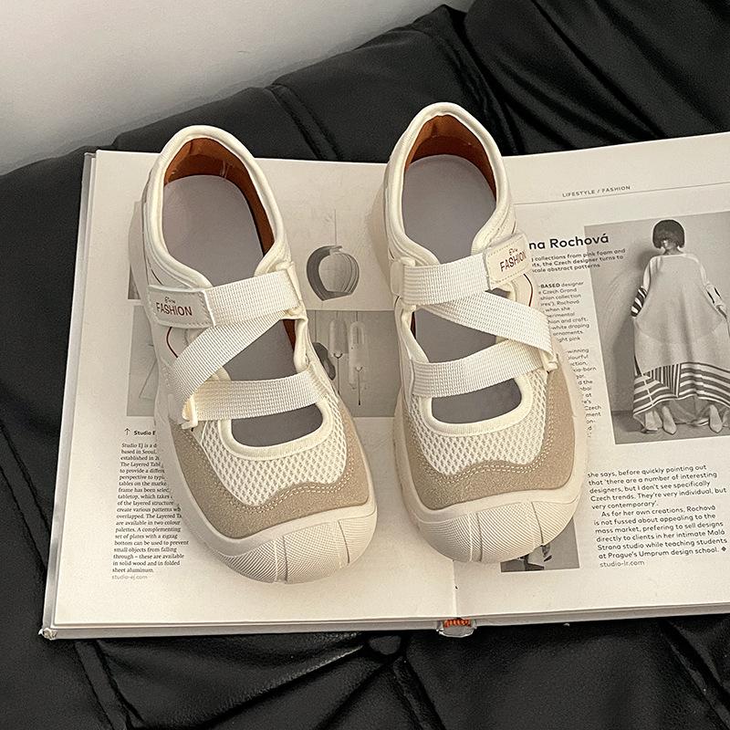Fashion retro design feeling ugly and cute breathable casual shoes women's 2025 new summer wear versatile sports sandals
