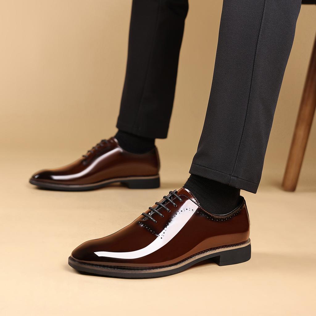 Mode Herren Formell Schnürschuhe Lackleder Kleiderschuhe Quadratische Spitze Broguing Bequem Business Oxfords Hochglanz Rutschfeste Sohle Langlebig