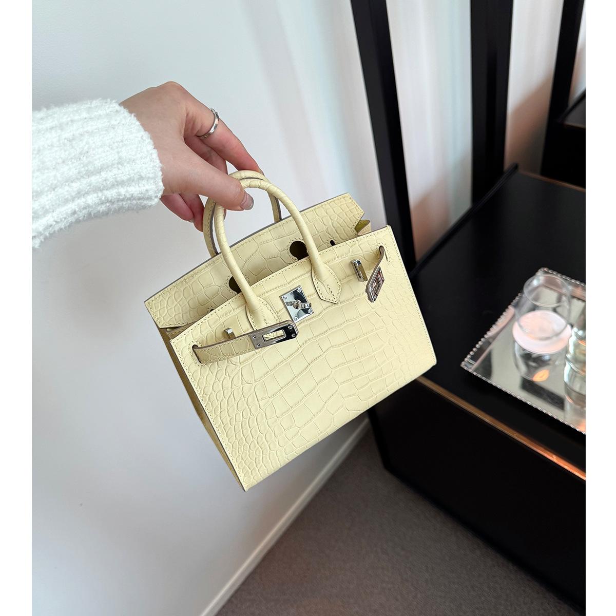 

Премиальная женская сумка полуручной работы из вощеной нити с верхним слоем из коровьей кожи с матовым крокодиловым узором, мини-сумка платинового цвета 2025 г. 20x11x15cm жёлтый