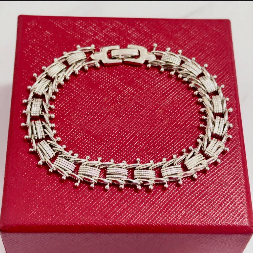 

Инкрустированная бриллиантами работа V Золотой материал Классический и модный стиль Изумруды и оникс Унисекс стили Могут носить как мужчины, так и женщины