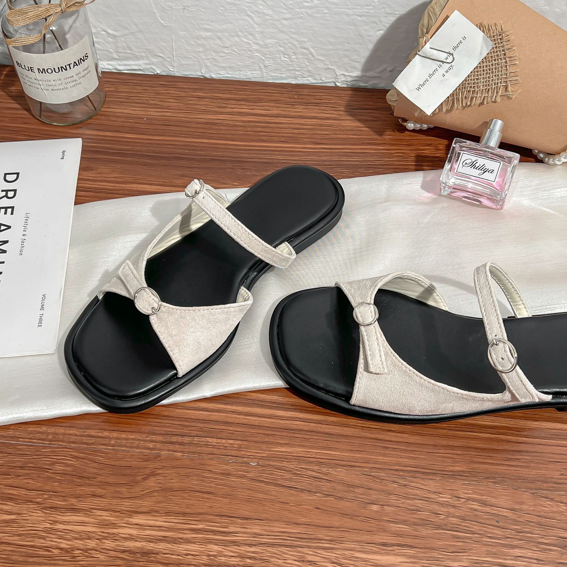 

Yuanlitong летние новые шлепанцы на платформе женские 2025 французский темперамент повседневные сандалии женская обувь высокого класса 40