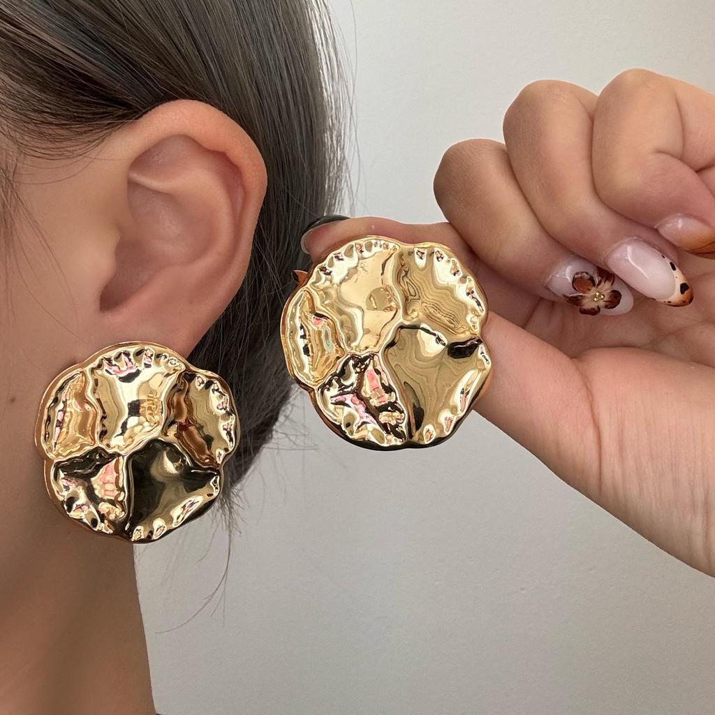 European & American Stylish Irregular Flower Stud Earrings for Women's Elegant Personality