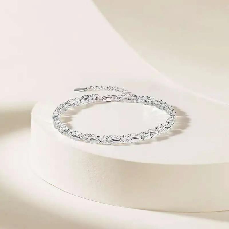 Unforgettable Women’s Silver Bracelet with Heart and Clover for Special Occasions 1