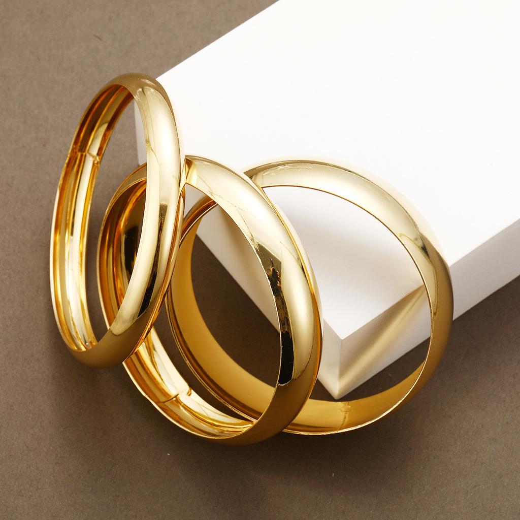 3 Stuks/Set Klassieke Gouden Kleur Brede Armbanden voor Vrouwen Overdreven Zwaar Metaal Grote Armband Luxe Bruiloft Sieraden Accessoires 2025