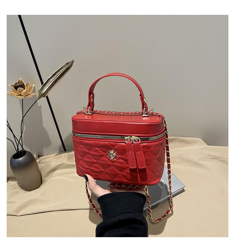 

Premium sense large capacity niche light luxury commuter versatile cosmetic bag fashionable women trend single shoulder oblique span bag червоний