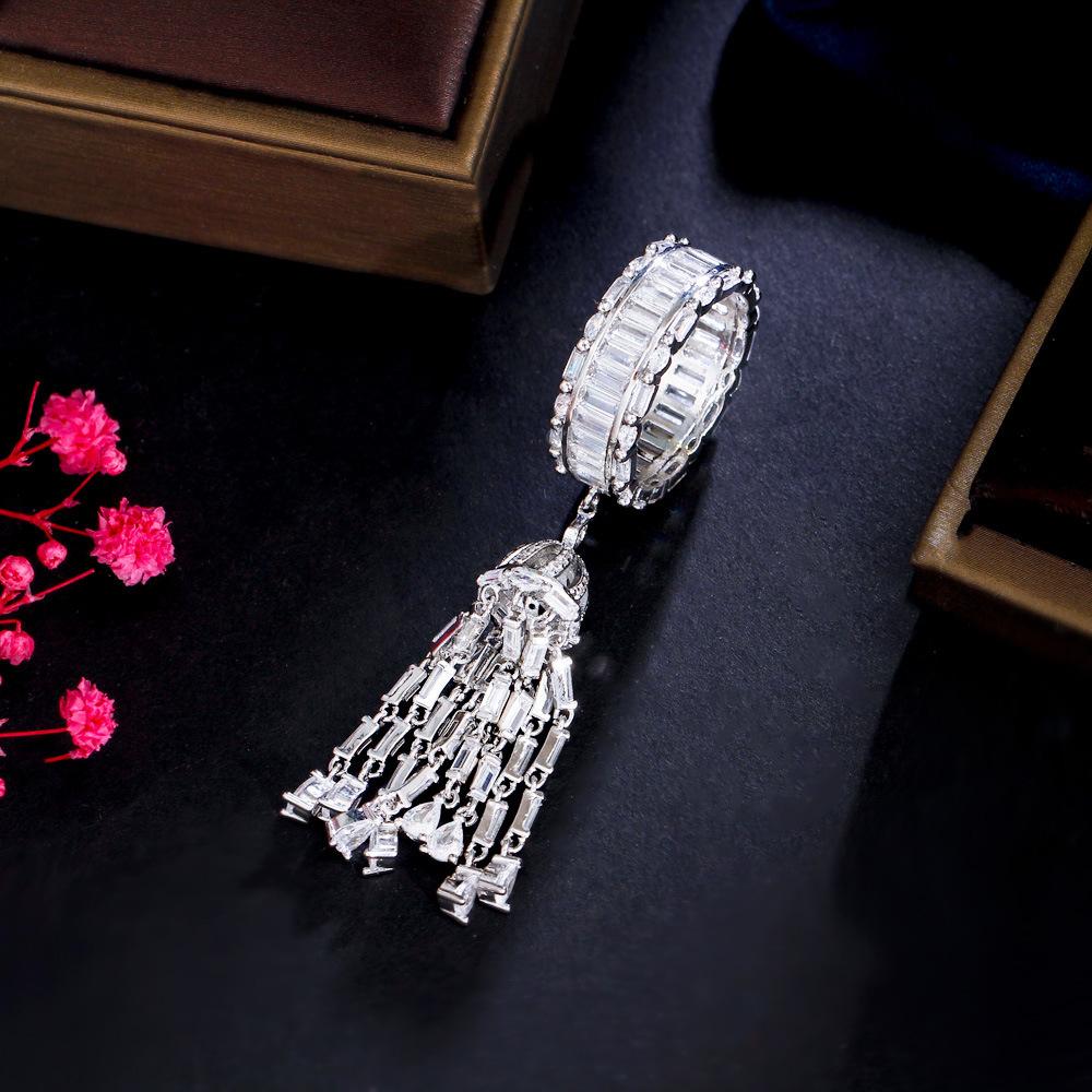 Designer Voll Diamant Quaste Super Fee Ring Dreidimensional Mikro-Inkrustierter Zirkon Hohl Personalisierter Ring Schmuck