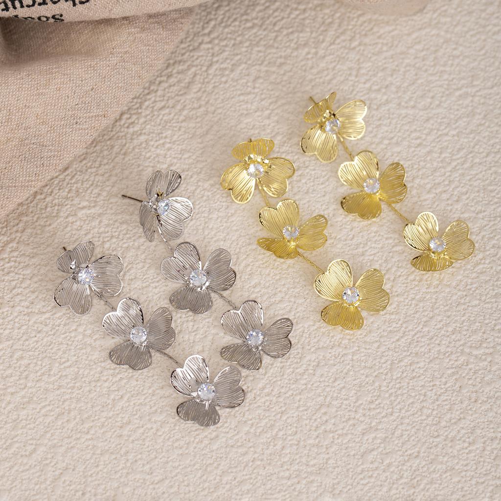 Gold Hollow Diamond-Encrusted Clover Fringed Earrings, High-End Light Luxury, Niche Fashion, Elegant And Exquisite Atmospheric Earrings