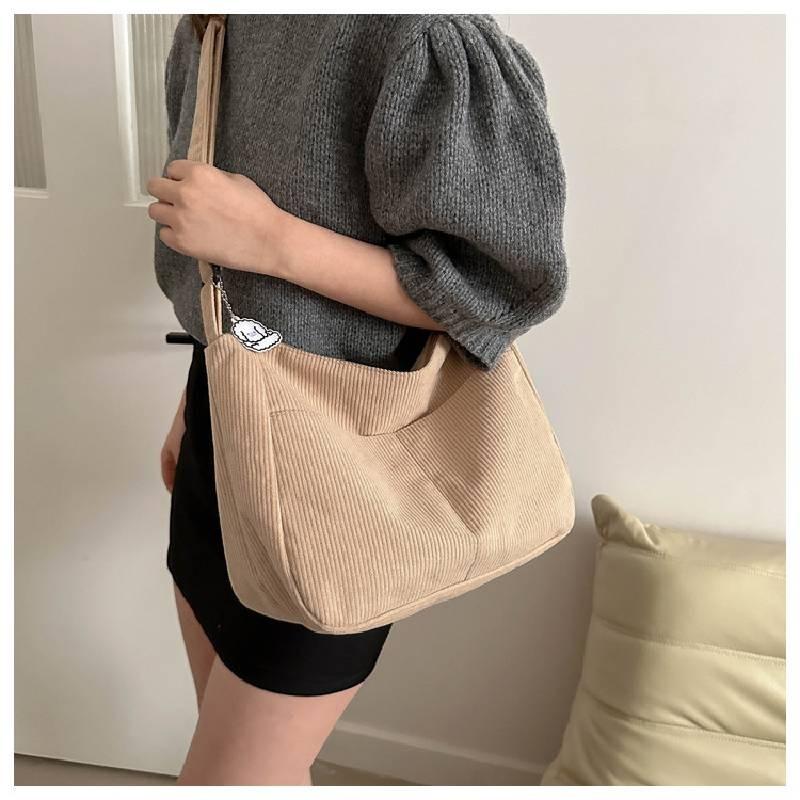 Fashionable Women's Shoulder Bag With Zipper Closure And Phone Pocket