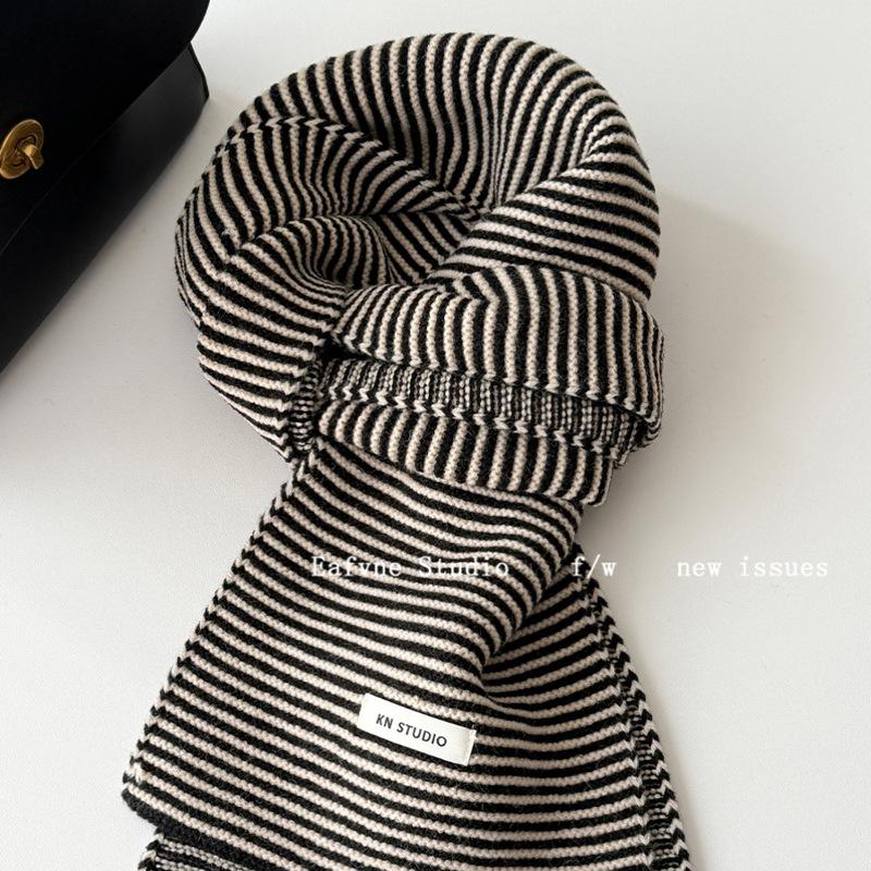 Classic Black and White Color Item Japanese Female Protagonist Versatile Striped Knitted Scarf Couple Parent and Child  Fashionable Warm Scarf
