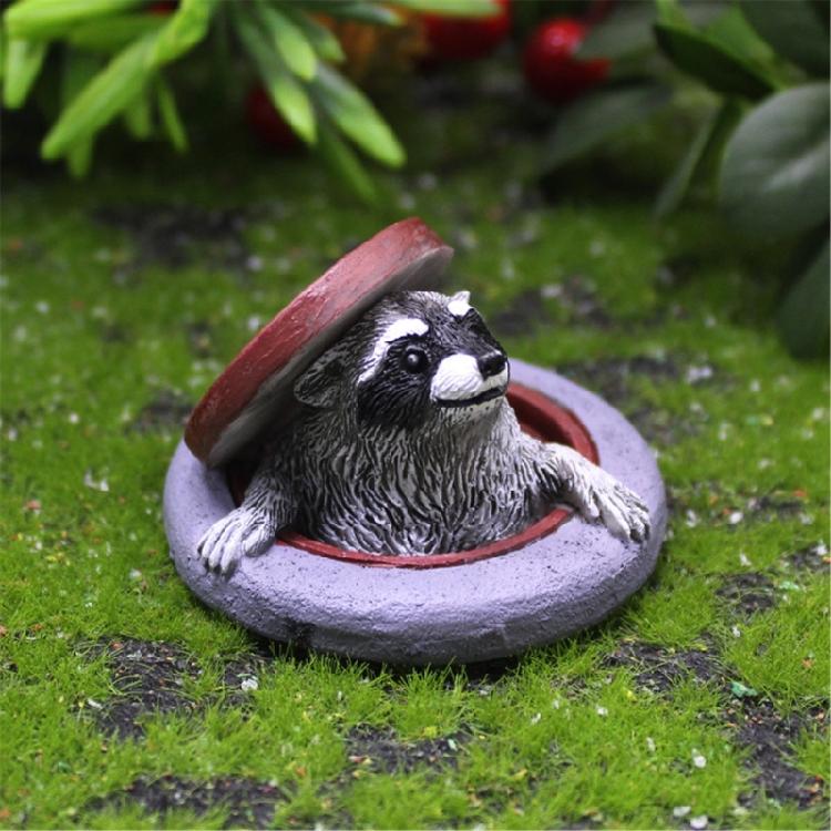 Cartoon Manhole Cover Raccoons Figurine Ornament Realistic Resins Animal Figure for Desk Shelf or Outdoor Garden Decors
