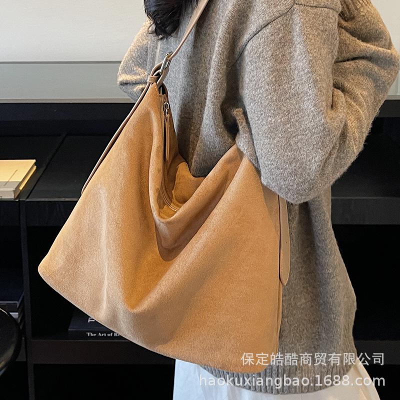 Suede Bag Women's Large Capacity 2025 New Autumn and Winter Retro Shoulder Messenger Bag Commuter Tote Bucket Bag