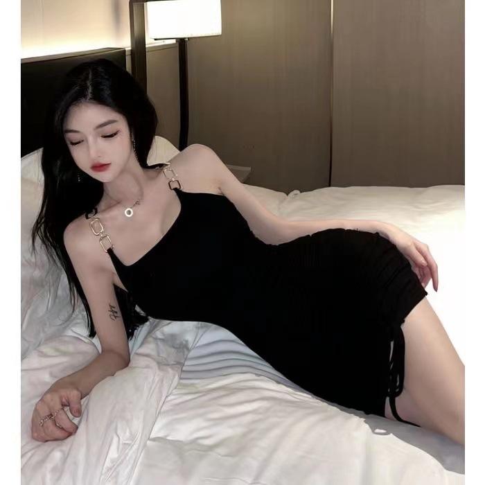 Be Careful with the Sexy Chain Hanging Neck and Off the Shoulder Suspender Dress for Women's 2026 Summer New Elastic Slim Short Skirt