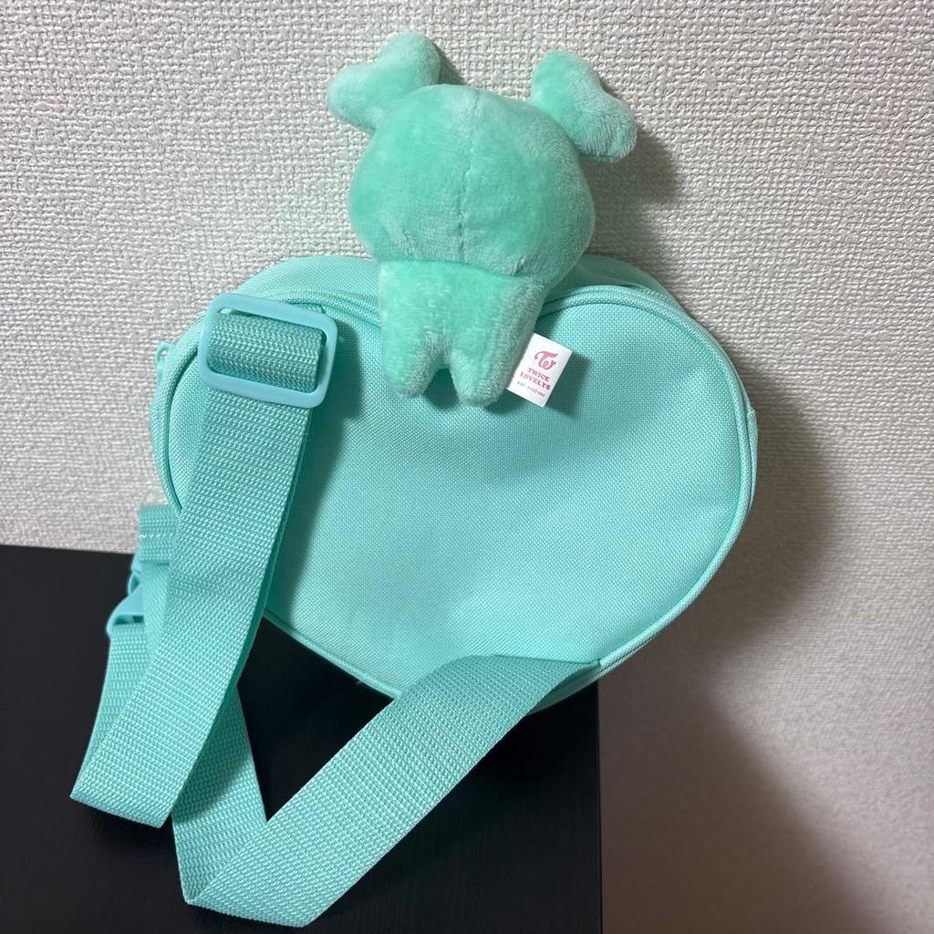 [USED] Mint green heart-shaped bag with plush toy