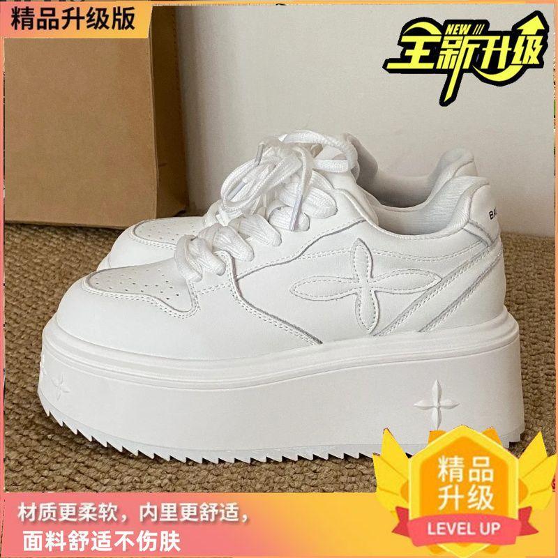 

Супер-пожарные маленькие белые туфли с толстой подошвой, увеличивающие рост, 2024, новые популярные маленькие универсальные туфли для студентов, модные повседневные туфли для сноуборда 35