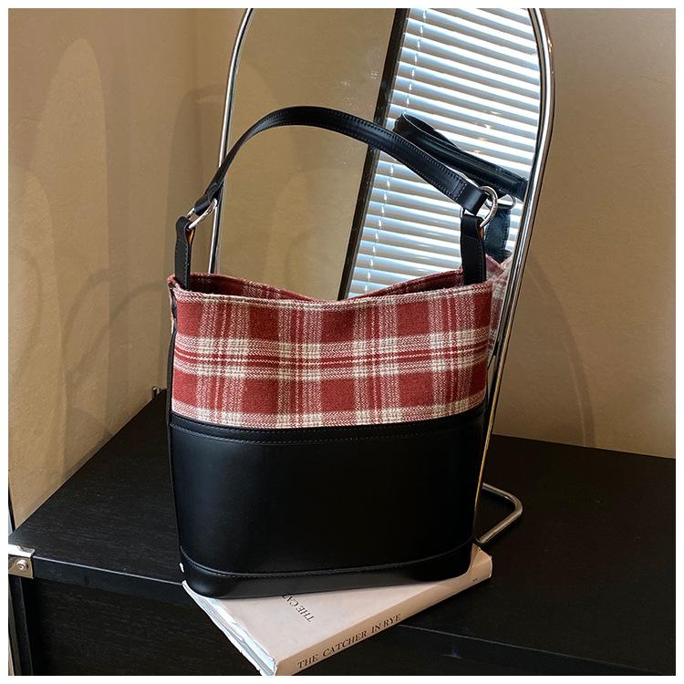 

Осень новая модная нишевая сумка женская большая вместительная сумка на плечо универсальная высококлассная сумка-ведро красный