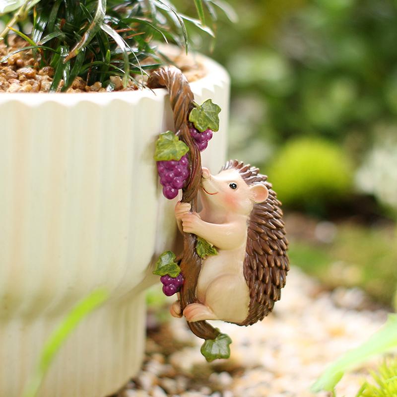 Cute Climbing Hedgehog Figurine Flower Pot Hugger, Resin Hanging Hedgehog Statue Outdoor Decor Fence Ornaments For Patio Lawn