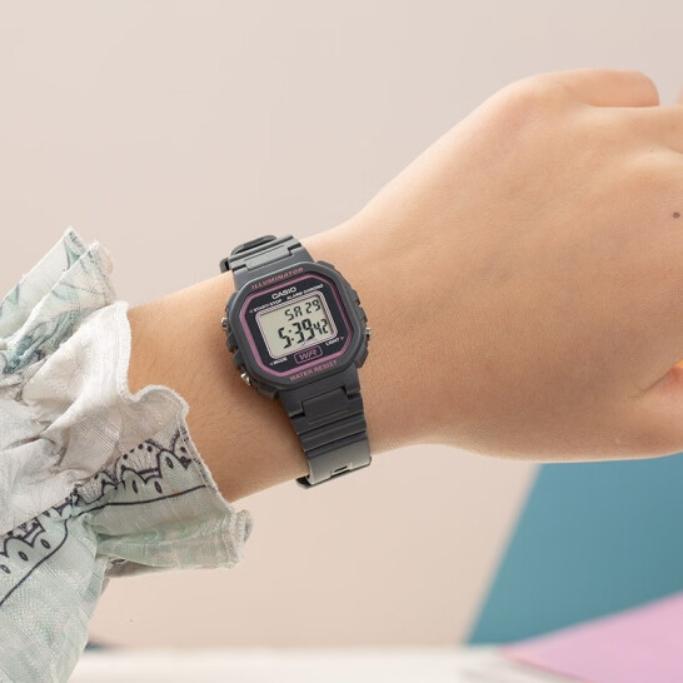 Casio Kadın DİJİTAL Serisi 34,5 mm Gri Saat LA-20WH-8A LA-20WH-8A