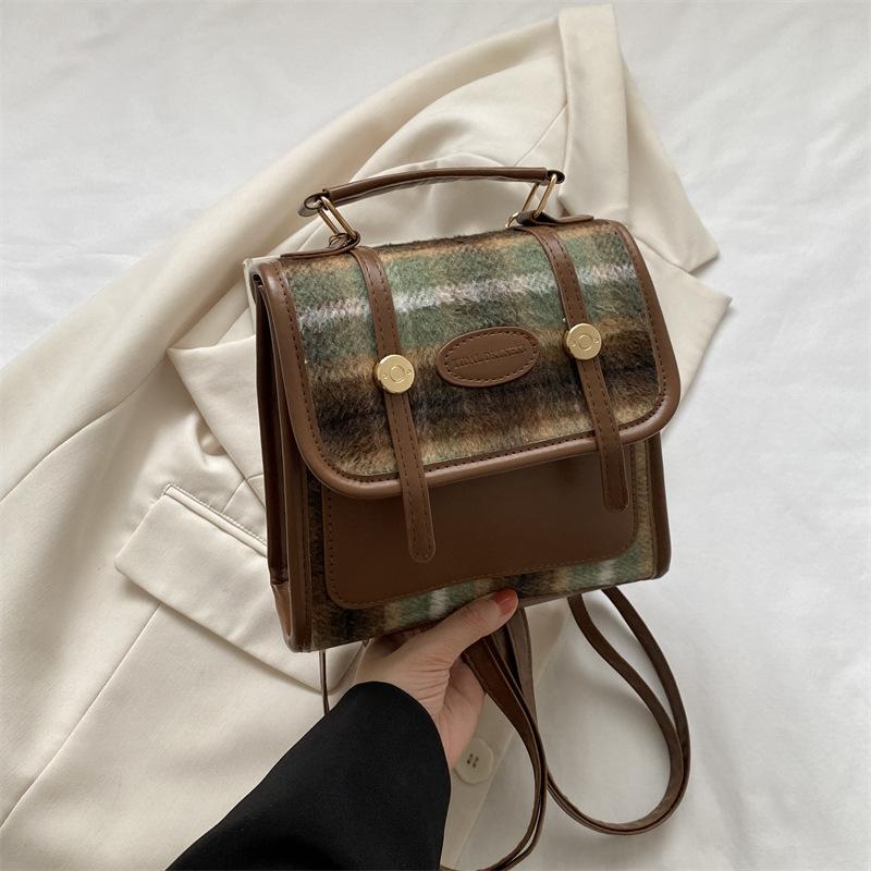 

Korean version of casual travel small backpack 2024 winter new niche design backpack fashionable women s backpack зелений