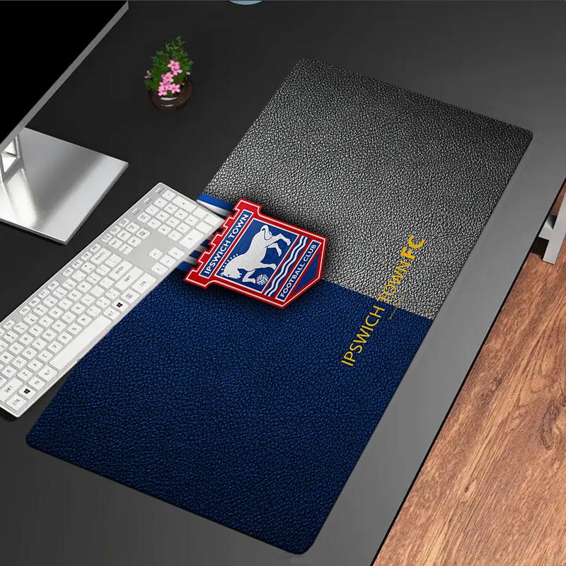 Tappetino per mouse con stemma dell'Ipswich Town Football Club, base in gomma, tappetino da scrivania per esports, tappetino per mouse per giocatori e uso in ufficio, scrivania da gioco, tappetino facile da pulire