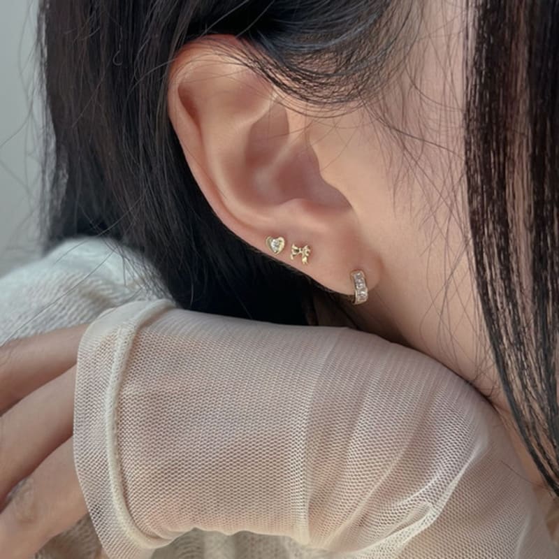 Youngglow 14k Heart Middle Cubic Piercing