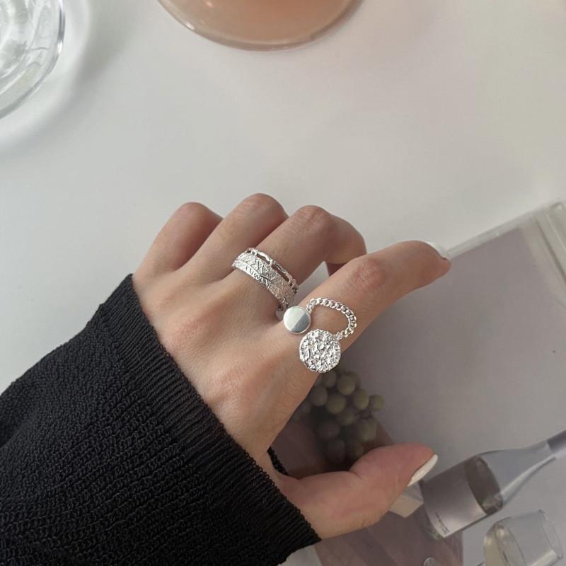 Stylish Korean-inspired Irregular Texture Ring For Women With Chic Geometric Design