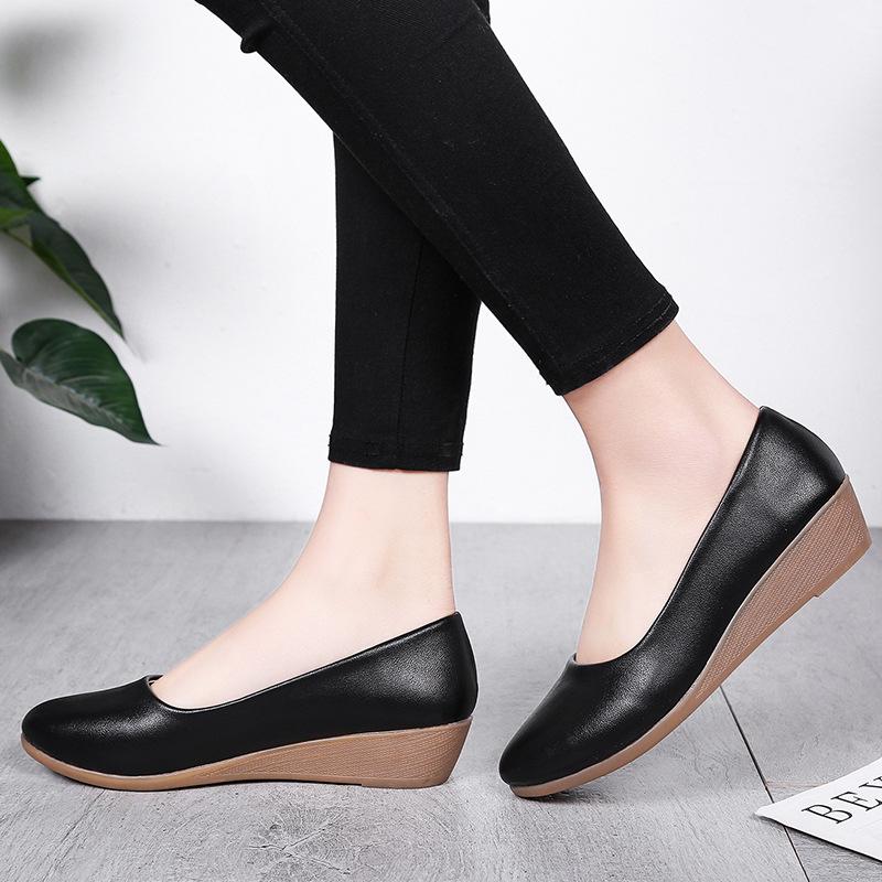 Spring and Summer New Light Mouth Pointed Wedge Heel Solid Color Casual Mother Fashion Shoes