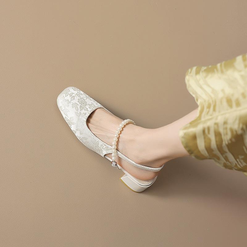 

New national style thick heel square head single shoes female 2025 summer fairy style Chinese embroidery pearl medium heel bag head sandals 40