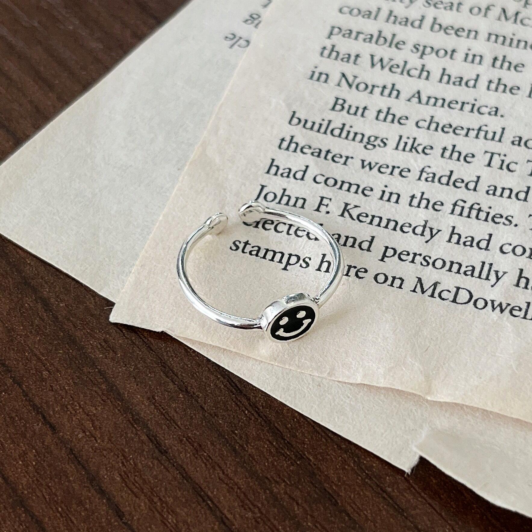 

Кольцо Yinruitai S925 из стерлингового серебра, радужное, мультяшное, с улыбкой - Женский трендовый нишевый дизайн 2022 года Adjustable Opening чёрный