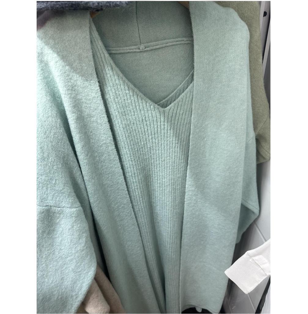 Dámský dlouhý pletený kardigan s výstřihem do V a set šatů na ramínka 2024