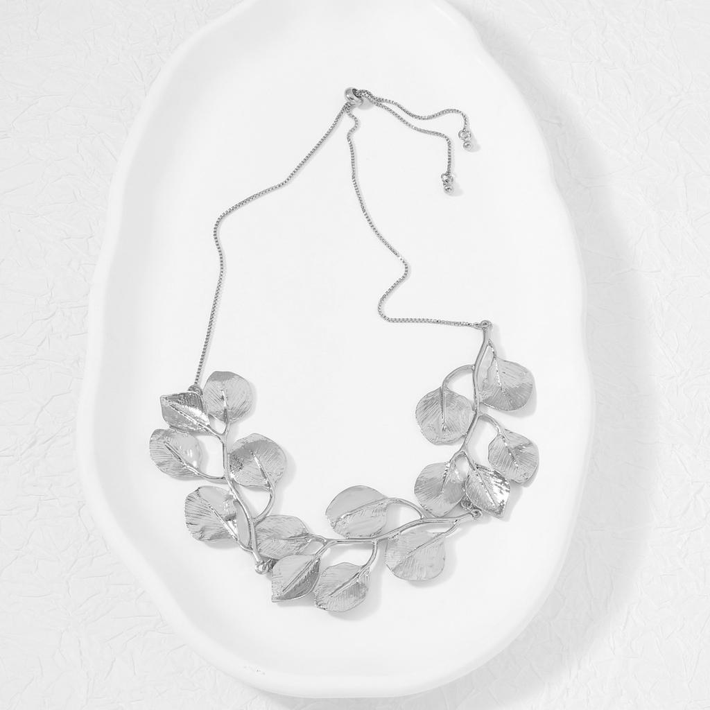 Europe and the United States popular metal leaves light luxury versatile trend fashion niche earrings earrings Yiwu jewelry