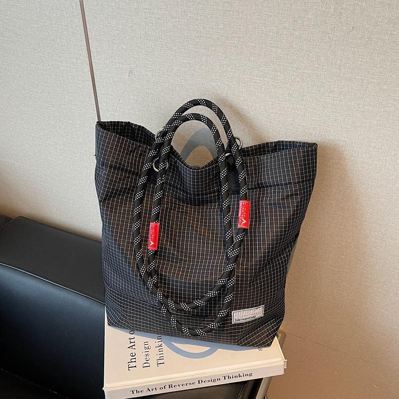 Outdoor plaid shoulder bag women's new casual versatile tooling large-capacity portable tote bag