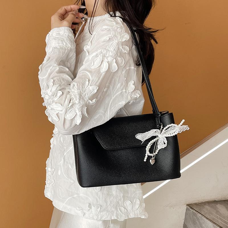 Versatile Commuter Tote Bag Women's New Large-capacity Shoulder Armpit Bag