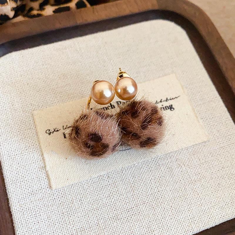 High-End Retro Leopard Print Herzohrringe - Silber Stecker Nische Maillard Stil für Damen