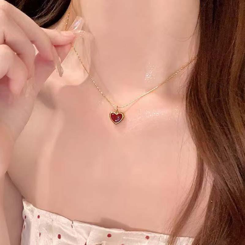 Red Enamel Peach Heart Clavicle Necklace - Summer Artistic Retro Style for Women