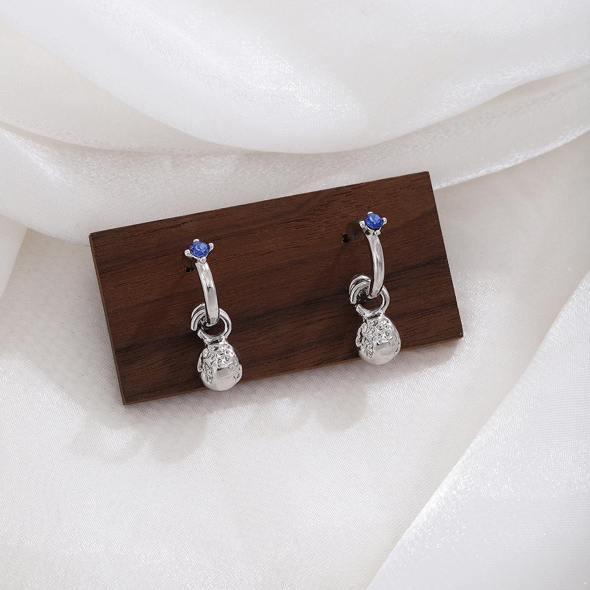 

Design Sense Blue Zircon Earth Pendant Earrings, Light Luxury High Sense Simple Temperament Earrings Women