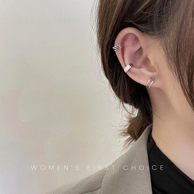 Elegant French-Korean Non-Pierced Ear Cuff: Chic, Simple, and Versatile Women's Earrings.
