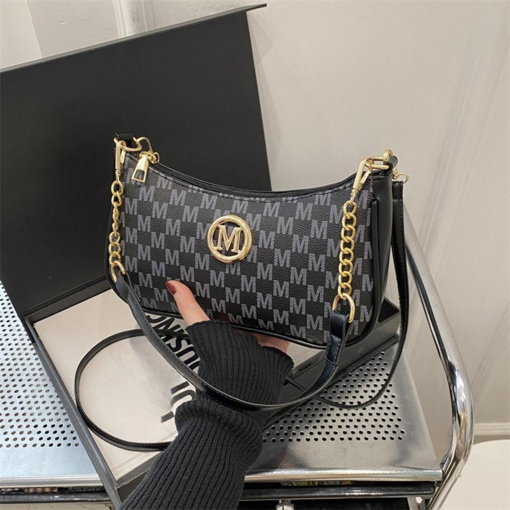 Women's Retro Gold Chain Crossbody Bag - Shoulder Bag, Fashionable Handbag with Metal Elements, Elegant Handbag for Daily Use, Crossbody Bag