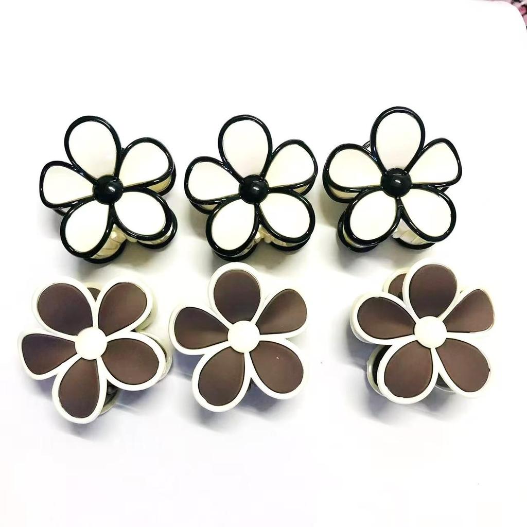 Five-Petal Medium Two-Tone Egg Hair Clip - Color Block Flower Claw with Sweet White Baked Paint Finish