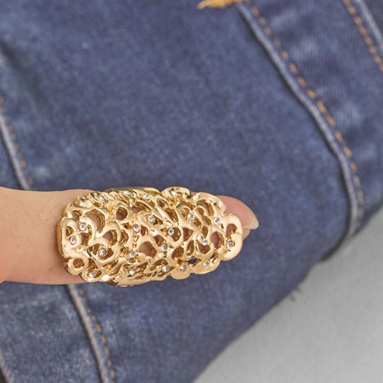 Langer Ring mit ausgehöhltem, exquisitem Dress Up