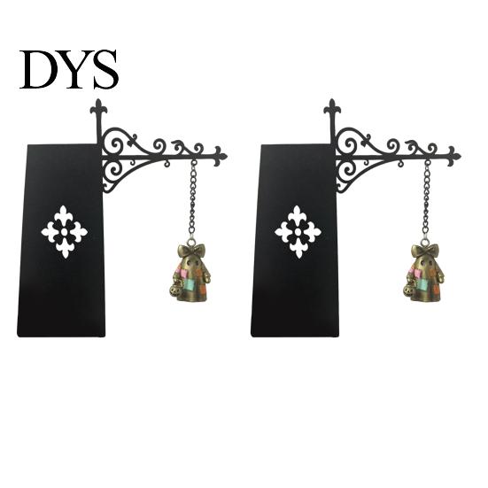 Gothic Style Wall Hanging Decorative Ghost Pendant, Iron Bracket Bookshelf Decor, Halloween And Christmas Decoration for Indoor Outdoor Home
