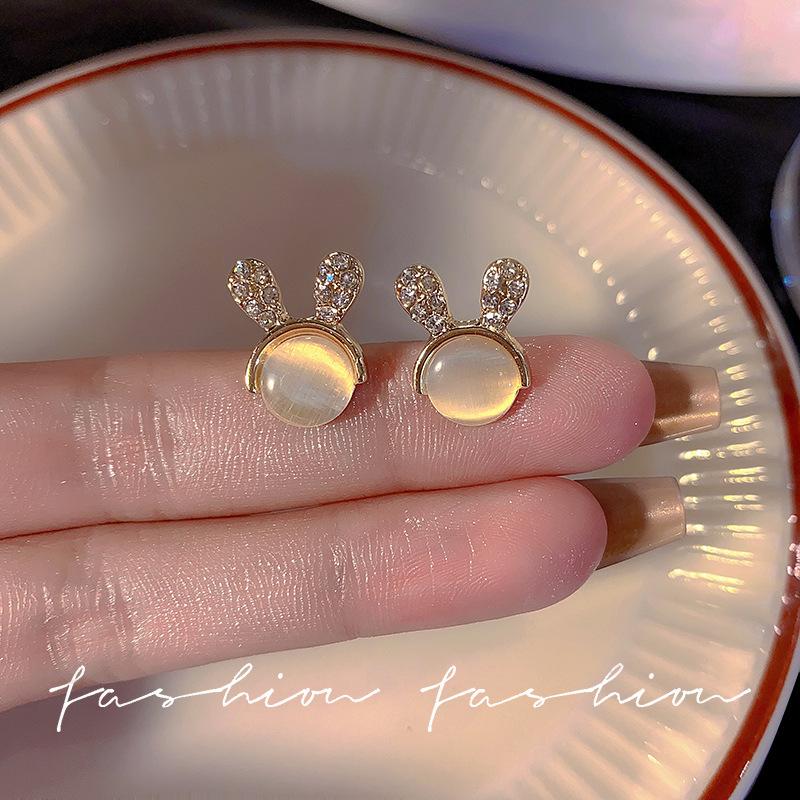 Korean Version of Retro Earrings, Cold Wind Temperament, Ear Jewelry, High-end Sense, Niche Design, Stud Earrings, Women