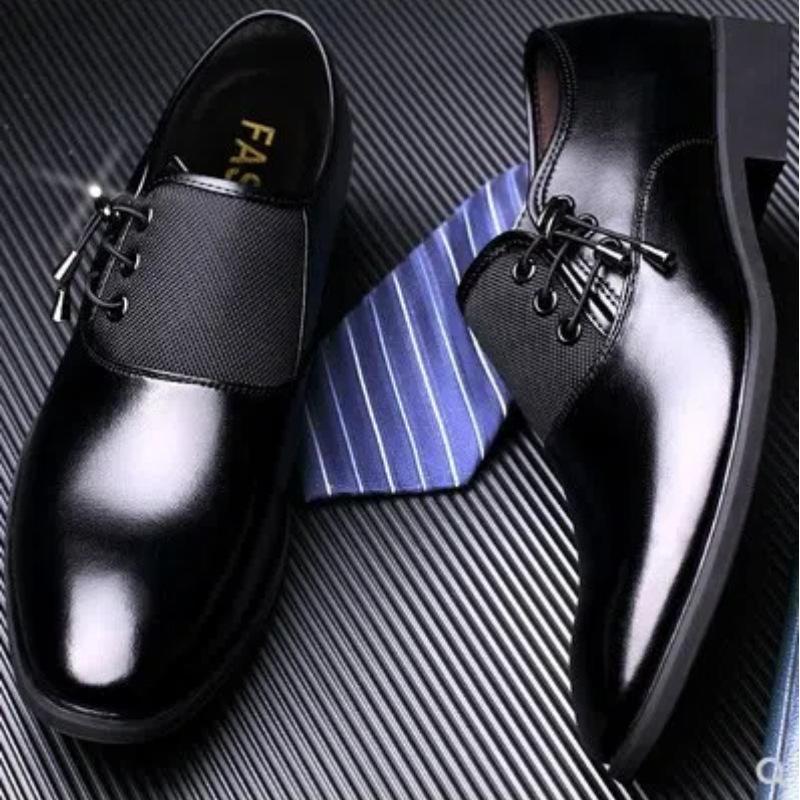 Scarpe da Uomo Abbigliamento Retro Appuntite Moda Lucide Traspiranti Casual Pelle Lucida Scarpe da Lavoro Matrimonio Singole