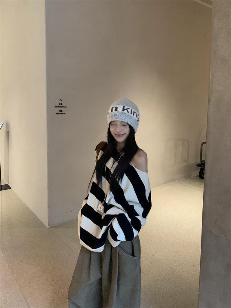 Retro Color-Block Off-Shoulder Knitted Sweater - Autumn 2025 Women's Fashion